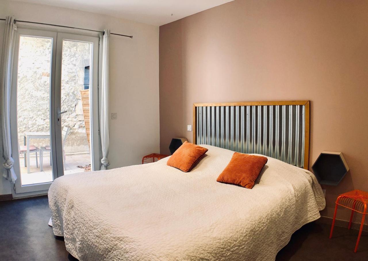 Appartements Entre Provence Et Camargue Tarascon Exterior photo